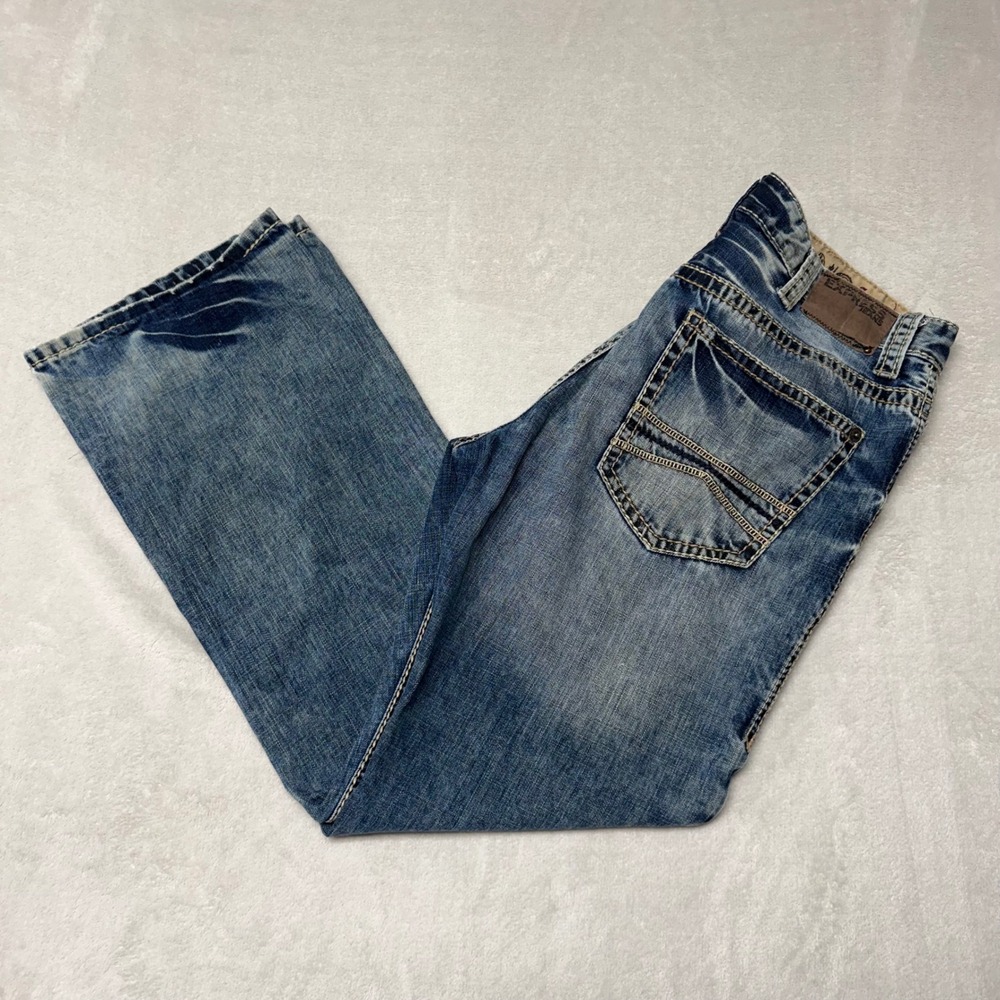 Express Kingston Classic Fit Boot Cut Distressed Jeans Mens 38x32 Medium Wash